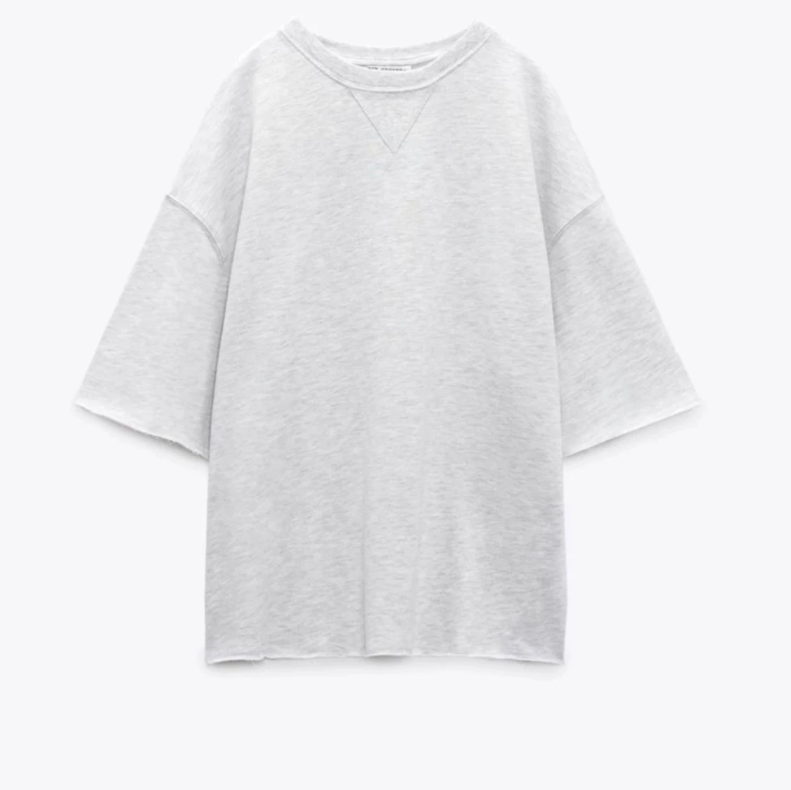 Säljer min super snygga tröja då den inte riktigt passar.