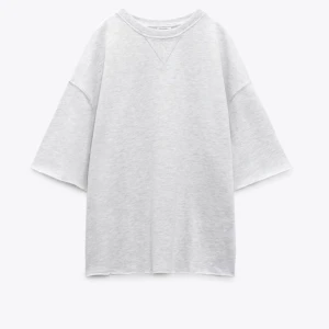 Säljer min super snygga tröja då den inte riktigt passar.  - Aldrig använd 