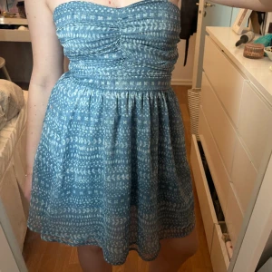 Sommar klänning  - Så himla vacker! Volangig klänning från mango i storlek S