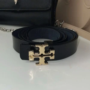 Tory Burch bälte  - Tory Burch Bälte i nyskick Nypris 2885kr  Säljer för 600, pris kan diskuteras