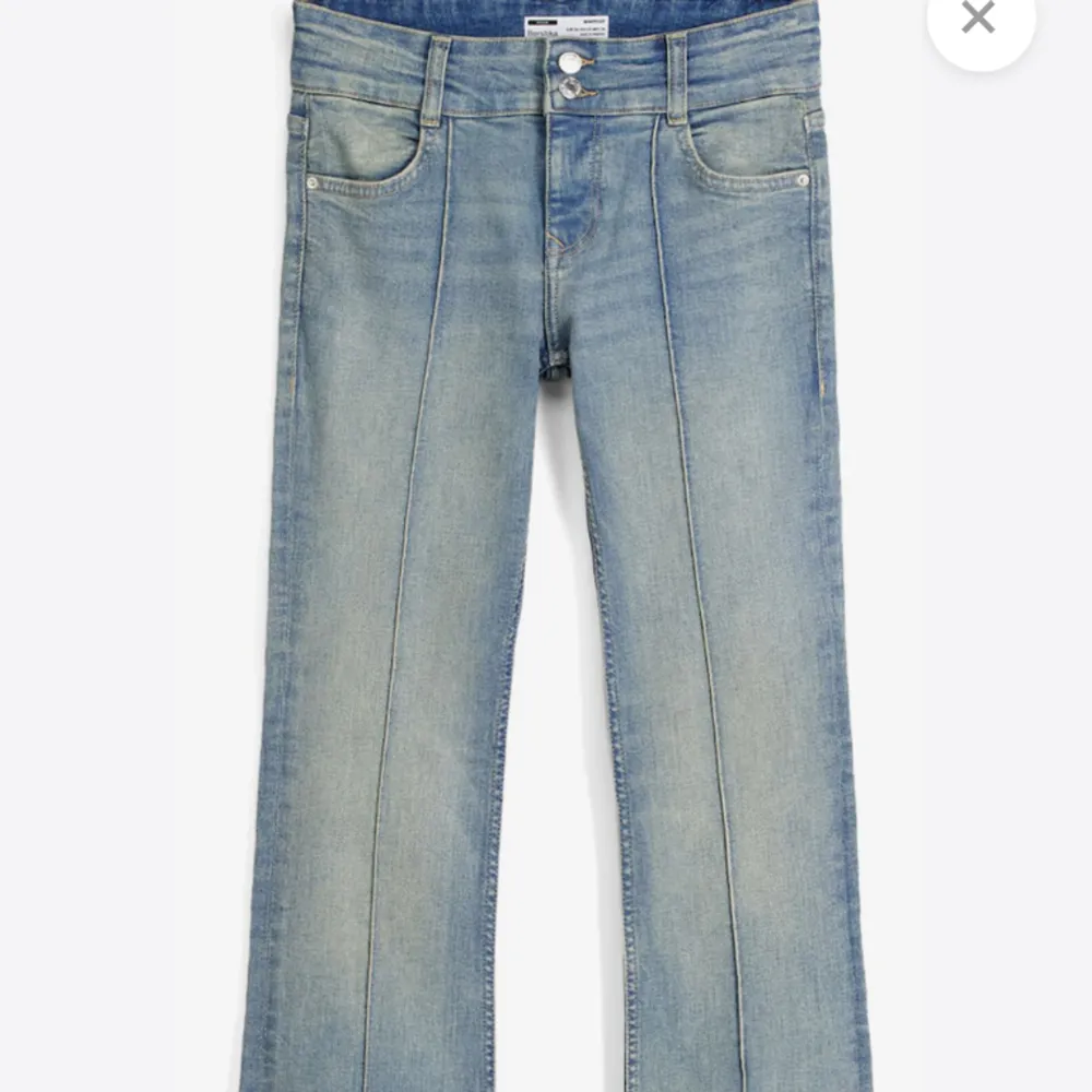 Super sköna snygga lågmidjade jeans. Använda en gång💕 kontakta för egna bilder. Jeans & Byxor.