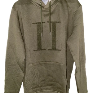 Lex Deux, hoodie, Stl L - Hej! Säljer denna hoodie av märket Les Deux. Den är ny. Aldrig använd. Den är fin och komfort i material. Oliv färg. Köpt från Boozt.com för 1399kr säljer den för halva pris, 700kr. Går att skicka via posten annars avhämtning i Västerås 