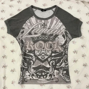 y2k tröja  - söt topp med tryck på🫶🏻