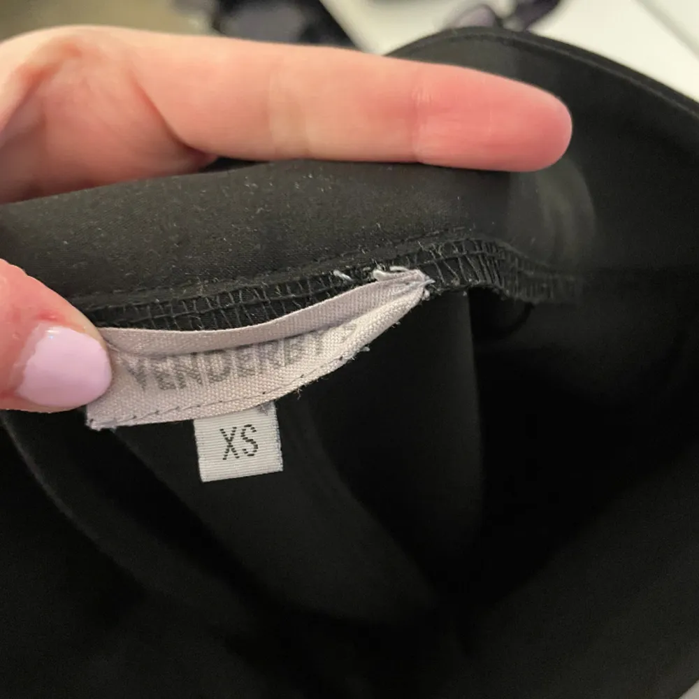 Svarta kostymbyxor från venderbys  För små för mog därför kommer de inte till användning.  Fint sick men använda🖤. Jeans & Byxor.