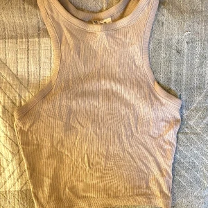 Beige linne - Beige linne som är super söt. Skriv för mer info/bilder 🤍😽