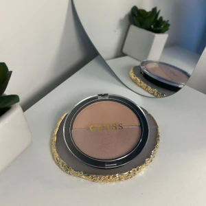 Guess highlighter - Äkta Guess highlighter, ALDRIG använd eller öppnad!!! Oöppnad. Fick som present.