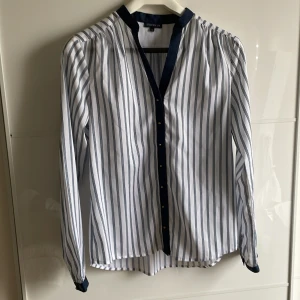 Blus Stockh LM 26 - Mycket skön sval blus