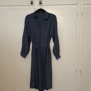 Klänning  - Klänning 