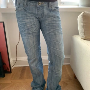 Lågmidjade jeans  - Fina lågmidjade bootcut jeans. 💓 Som tyvärr inte kommer till användning. Hör gärna av dig vid frågor! 💞💞