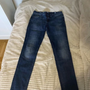 Jack & Jones Jeans - I väldigt bra skick, passar om du är mellan 175-185