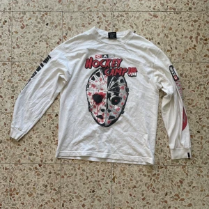 Vit tröja - Ganska bra skick. (använd ett flertal gånger)