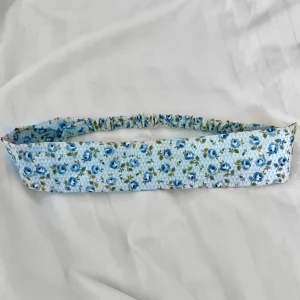 Egensytt hårband - Superfint hårband, perfekt till sommaren! Hårbandet är egensytt🌸🎀🍓
