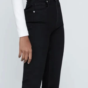 Zara jeans med slits stl 36 - Säljes i fint skick!💕