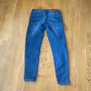 Byxor - Inga tecken på användning pris kan sänkas vid snabb affär 