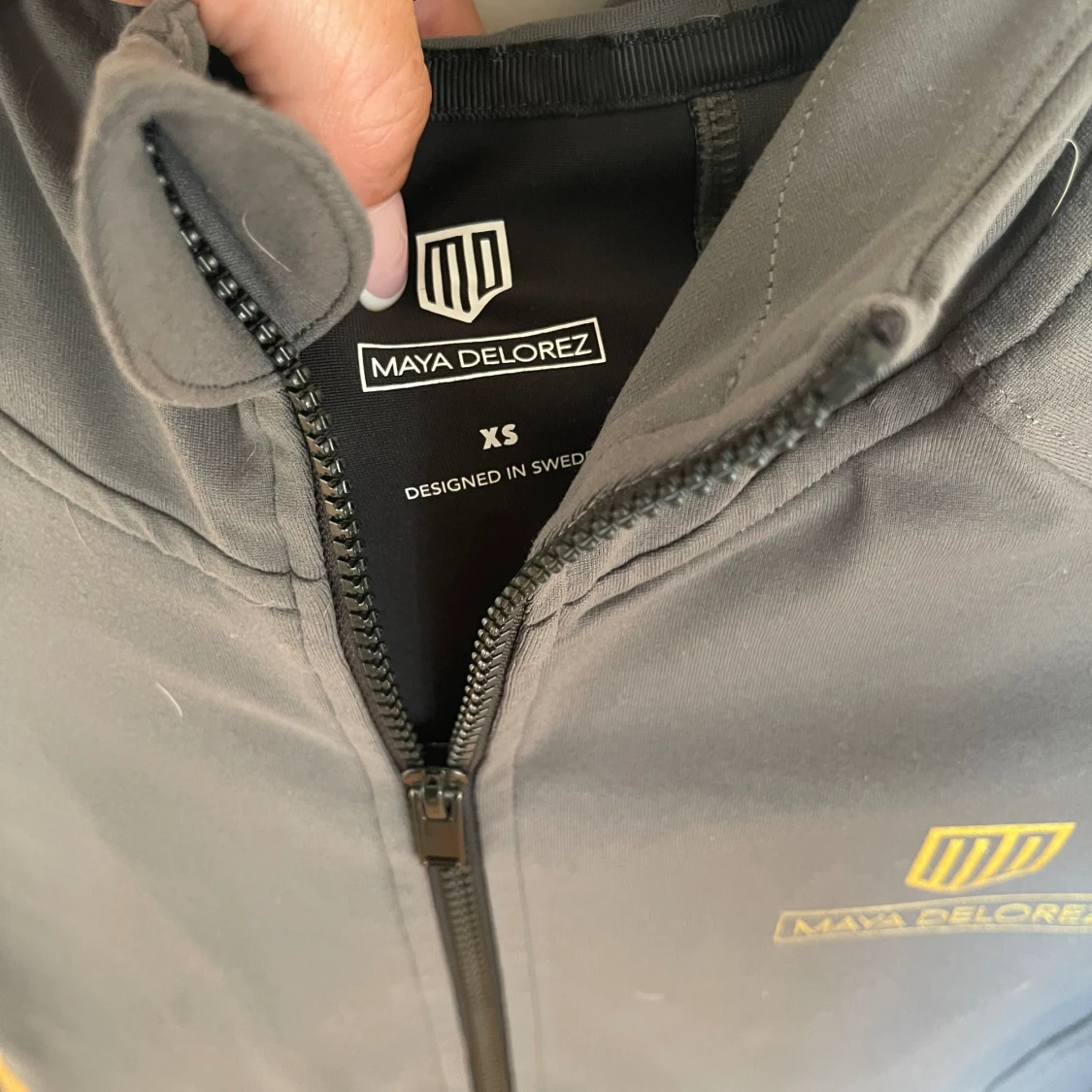 Maya Delores zip tröja  