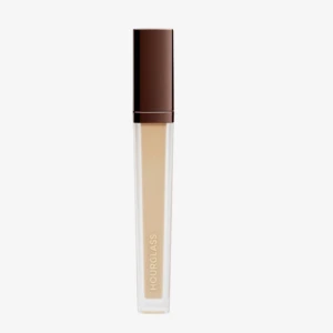 Hourglass Concealer  - Endast testad. Passade inte mig. I färgen Cotton. 