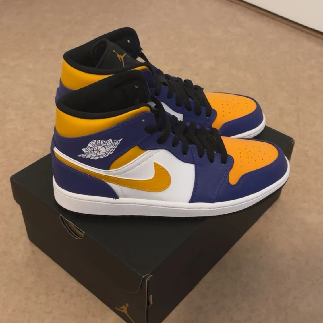 Jordan 1 mid lakers - 42,5