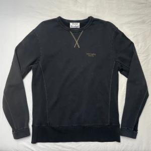 Acne Studios sweater  - Mysig sweater från Acne Studios i fint skick. Storlek S men passar även M. Pris kan diskuteras!