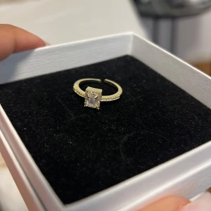 Fin guldig ring - Fin justerbar ring i rostfritt guld 💕💕