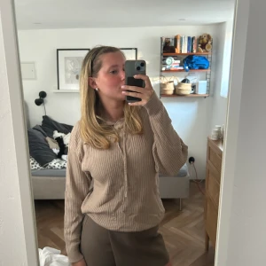 Mys hoodie - En super mysig och mjuk hoodie från lager 157! Den är sparsamt använd och den har därav inga defekter!