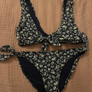 Otter Stories bikini - Jätte söt oanvänd bikini från & Other Stories😋