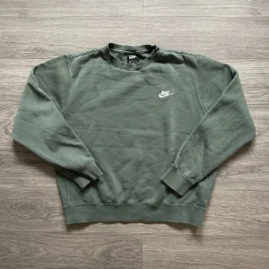 Nike Sweatshirt  - Sweatshirt från Nike, Storlek M men passar S, tröjan är i väldigt bra skick! Skriv om ni har nå frågor