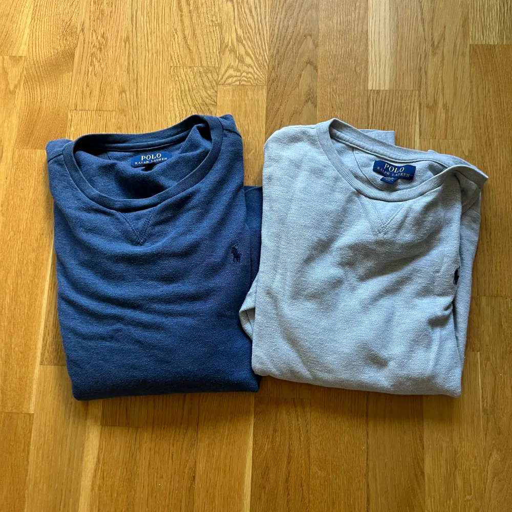 Stl XS, Två snygga tröjor som blivit för små👍 Mycket bra skick förutom den grå som har en liten fläck.  200kr st 300kr för båda. Tröjor & Koftor.