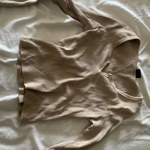 Urringad tröja - Tröja i jättebra skick från Gina tricot i strl S.