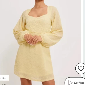 Gul klänning - Jättesöt gul klänning från Nelly! 💛🌸