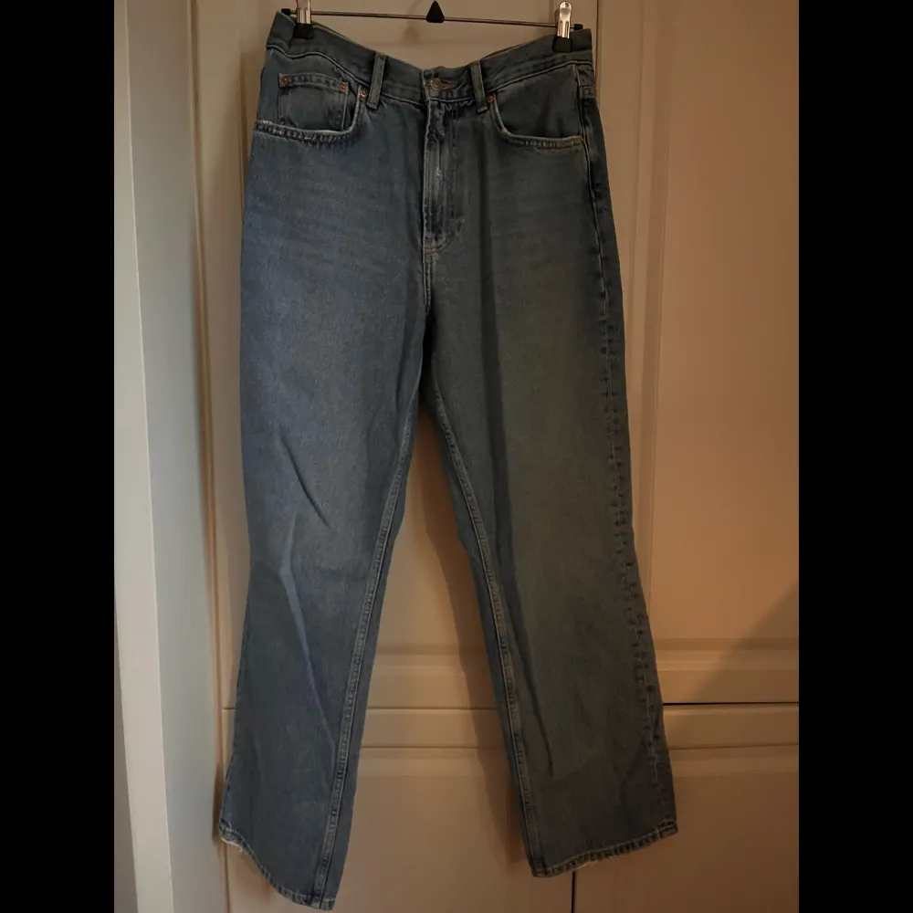 Boyfriendjeans från Gina. Använda 4 gånger, superfina men inte kommit till användning hos mig! . Jeans & Byxor.