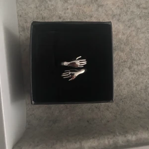 Ring - Silver ring i rostfritt stål i populär design! Aldrig använd, justerbar storlek