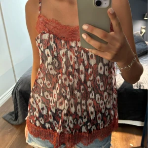 Topp - Oanvänd topp från Giorgia & Johns. I storlek S