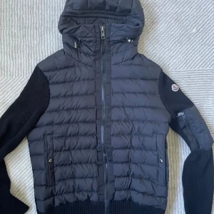 Monclare Cardigan! - Hej, säljer nu min Monclare Cardigan med luva! Riktigt bra kvalite och sitter som en smäck!