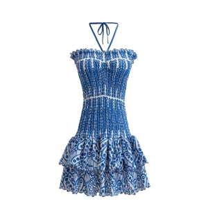 Mönstrad klänning - En jättesöt klänning från Design by Amor, helt oanvänd! Säljes då den är lite stor på mig. Nypris 699 kr!