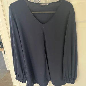 Blus - Bra o fint skick. Köparen betalar frakt😊