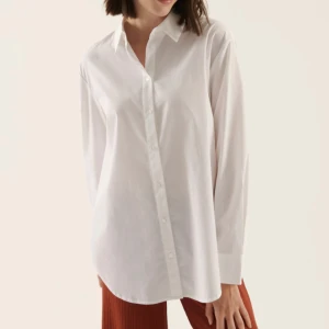 Anna Field skjorta - Köptes förra året men har sedan dess bara legat i garderoben, aldrig använd. Tror jag köpte den för strax över 400. Säljes nu för 300 då den är helt oanvänd, skulle behövas en strykning. Om priset är ett problem går de att diskutera.finns i Borlänge 