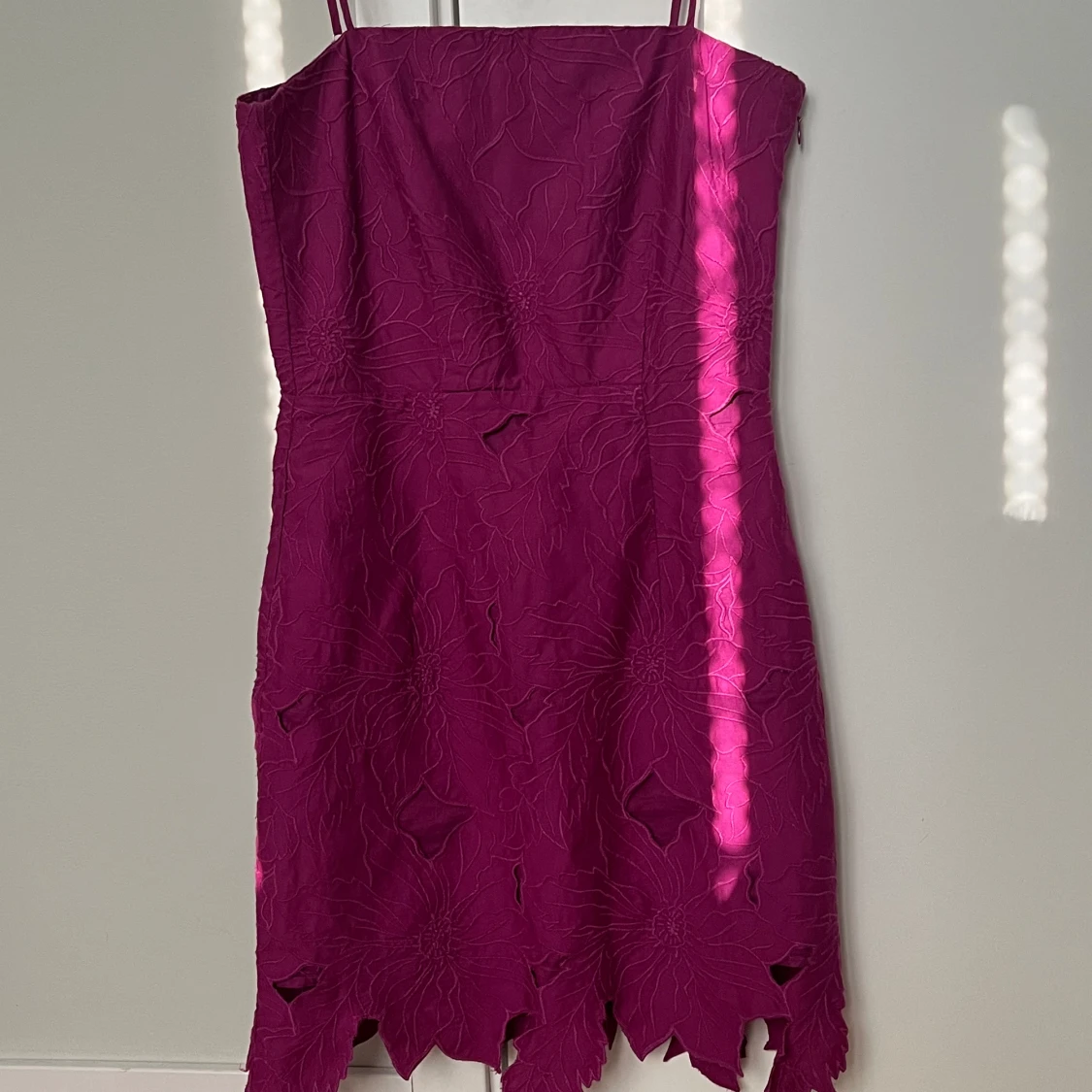 Kort, lilla , broderad klänning - 91