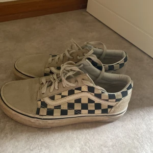 Skor/vans  - Vans skor med lite defekter därav priset. Köp gärna via plicks frakttjänst och hör av er om det finns frågor 
