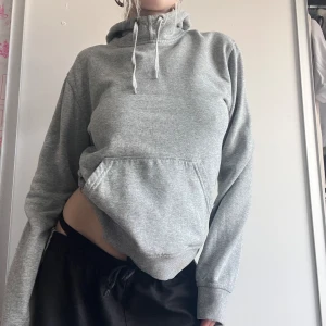 Hoodie - Grå hoodie