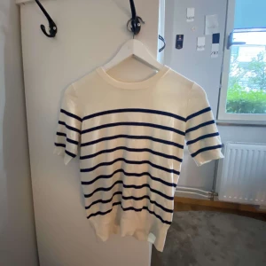 Få tal gånger andvänd koft tröja - Bra Skick