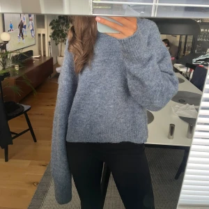 Blå stickad tröja - Så fin tröja från Carin Wester💙 fint skick, använd fåtal gånger! Priset kan diskuteras