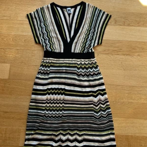 Missoni klänning - Missoni klänning V-ringad IT 42 (36/38) Passar som en M Perfekt skick