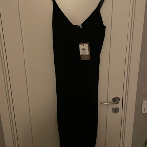 Långklänning  - Oanvänd klänning med lappen kvar.