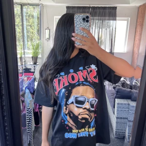 Oversized t-shirt  - Pop smoke t-shirt, från pull&bear