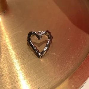 Silver ring  - Jättefin silver ring som jag inte vet vart den är ifrån därav pris ❤️kan också byta till samma i guld 
