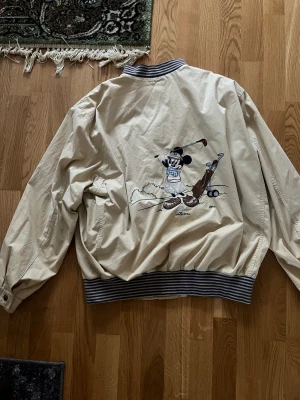 Vintage Disney jacka - Vintage Minnie Mouse golf jacka från Donaldson The Walt Disney Company