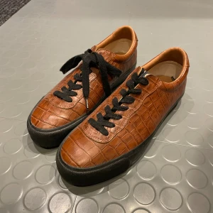 Last resorts - Deras första modell  Äldre par Använda en gång inomhus  Köpta på deras sampel sale