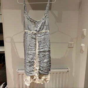 Cream klänning - Klänning från cream