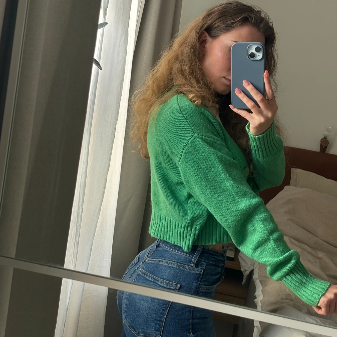 Fin croppad stickad kofta i trendig grön från Carin Wester - 90