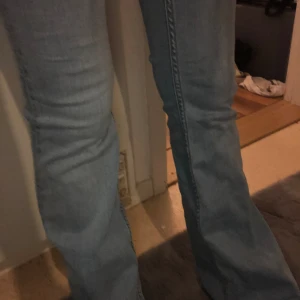 Jeans - Fina jeans. Kontakta Järna vid frågor☺️☺️🩷🩷🩷